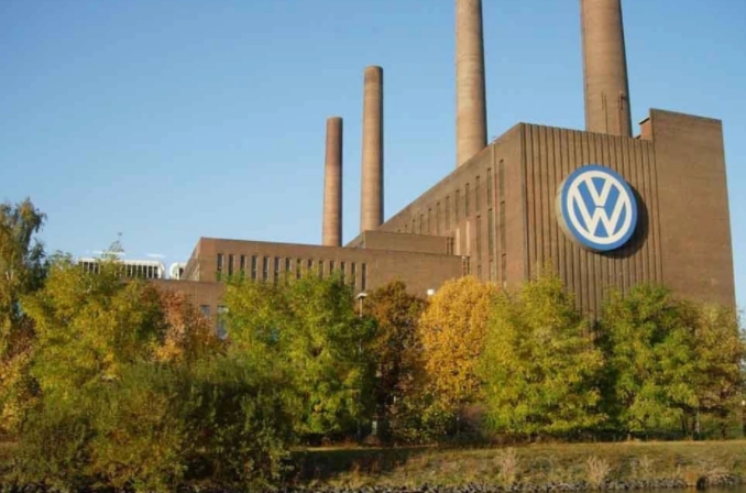 电动汽车充电难？大众提出新的解决方案，停车自动充！