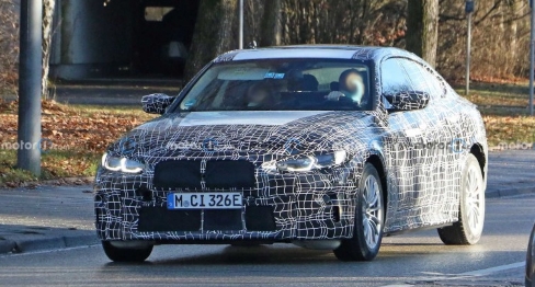 定位纯电动轿跑车宝马i4M测试车曝光