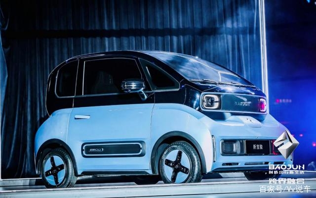 新宝骏E300电动汽车上市，智能互联科技元素明显