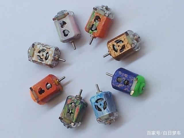 工程师造电动车的样子，就像你小时候玩四驱车的样子