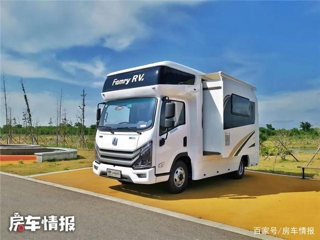 续航500公里的新能源房车，自带“发电机”充电省事儿，住一家6口