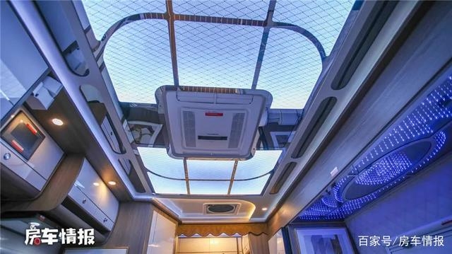 续航500公里的新能源房车，自带“发电机”充电省事儿，住一家6口