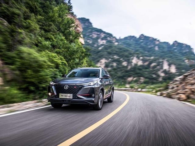 销量下跌半年净亏损达20多亿，今成功转型，成新能源汽车领军者！