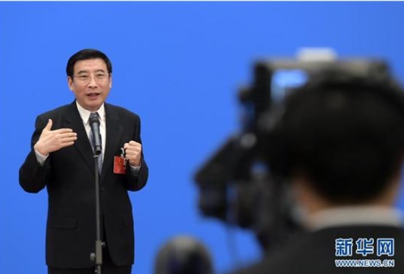 苗圩：高度关注新能源汽车发展对未来充满信心