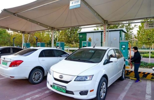 电动汽车，要求充电设施向高安全性、快速化、通用化目标靠近