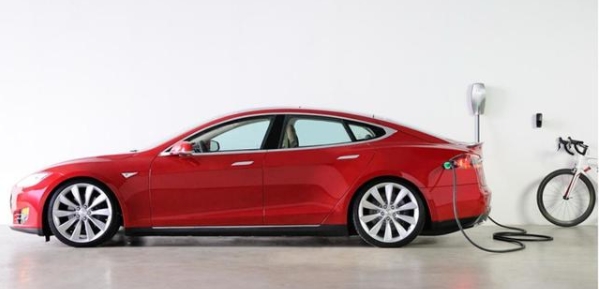 买纯电动汽车比燃油车划算吗？算一笔总账，车主自闭了！