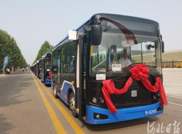 河北石家庄：24辆微公交纯电动汽车驶入正定古城