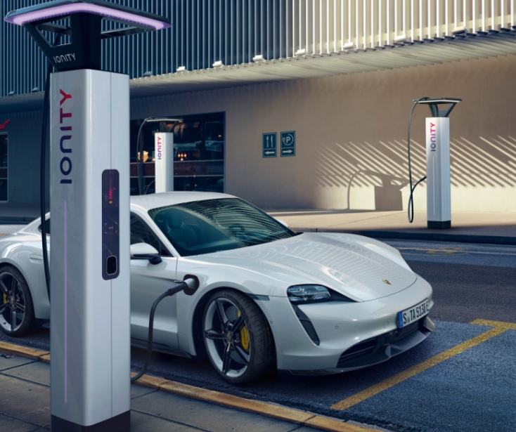 高性能版本的保时捷Taycan电动车的行驶里程最低