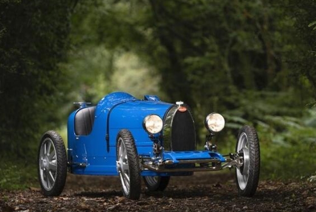 豪华汽车品牌Bugatti（布加迪）推出最高时速60公里儿童电动车