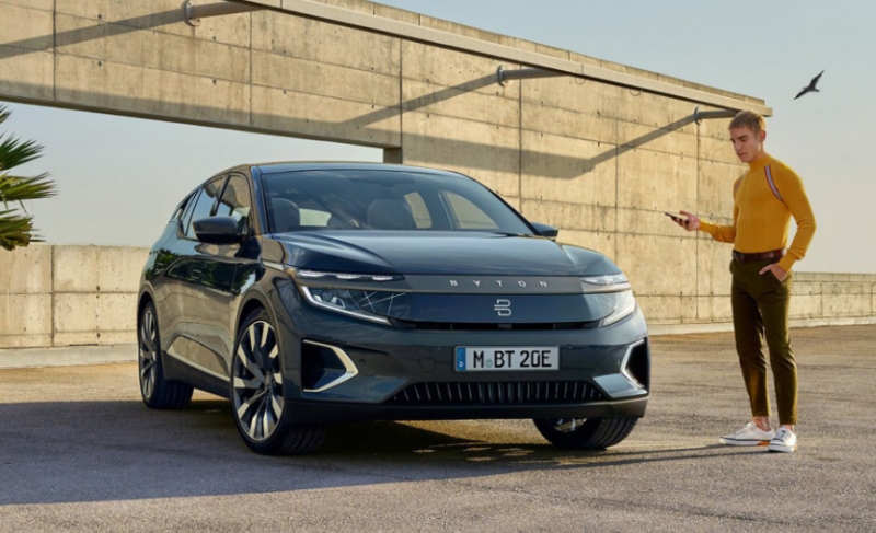 菲亚特·克莱斯勒和iPhone制造商向电动汽车企业进军