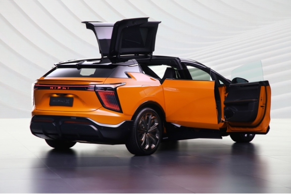 这辆国产电动车卖80万，是谁给了它定价的勇气？