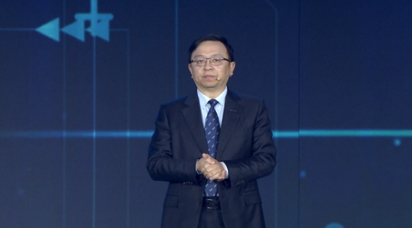 马斯克的电动车抢先，王传福、李书福们正在破局