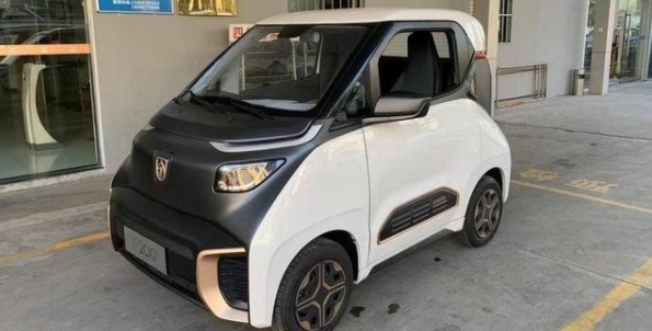 不限行不限号，养车便宜，电动汽车粉丝最后买了一辆两座，满意