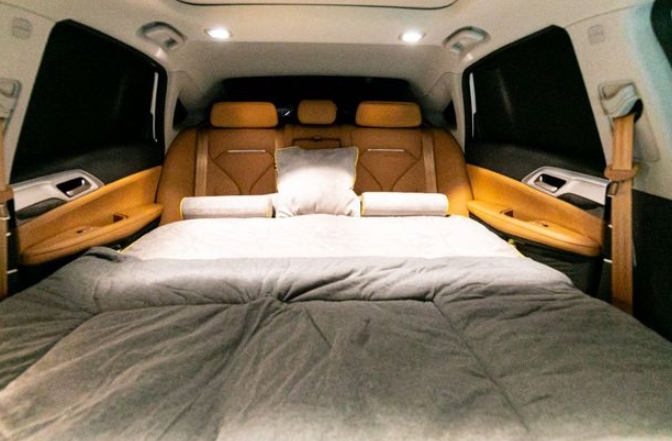 小鹏P5挑战燃油车地位，电动汽车时代加速到来