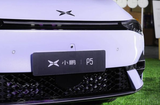 小鹏P5挑战燃油车地位，电动汽车时代加速到来