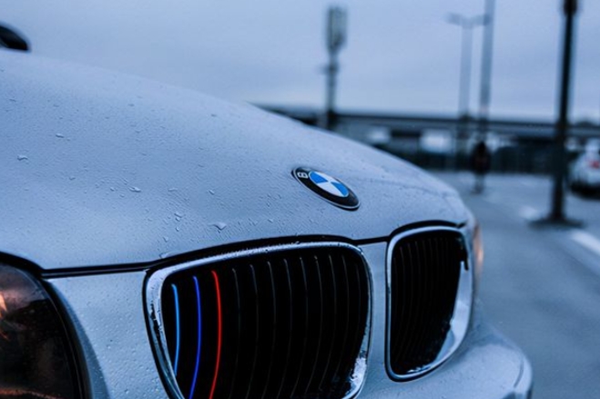 提前15年禁售燃油车！宝马终于坐不住了：绝不放弃燃油车型