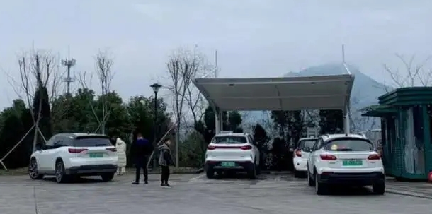 服务区争抢充电桩，谁说电动汽车能跑长途？是因为你还不了解这些