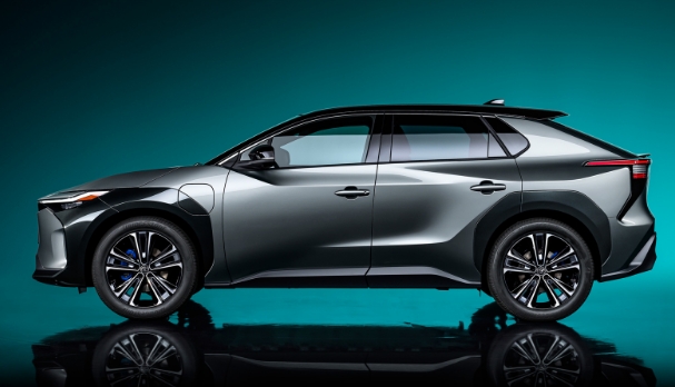 丰田公布bZ4X续航里程与部分特性将在纯电动领域追赶对手