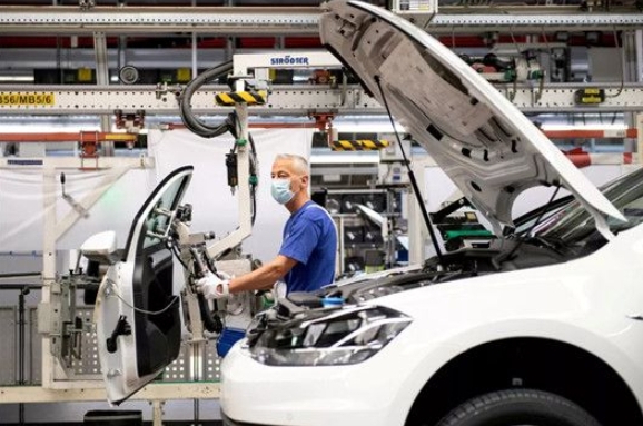 未来10年裁员50万，电动化撼动欧洲汽车产业