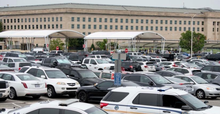 美军也想“绿色出行”五角大楼考察军用电动汽车