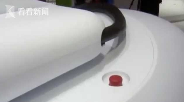 远景绿色充电机器人“摩奇”有效实现“车桩分离”