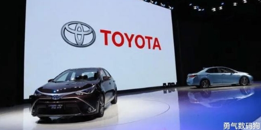 氢能源玩不动了，丰田又乖乖跟上电动车了
