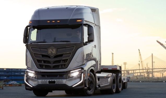 电动汽车初创公司Nikola向洛杉矶客户交付其第一辆电动半卡车