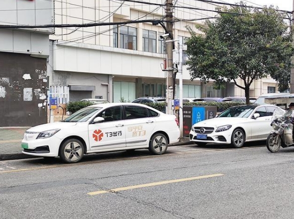 武汉电动汽车接近10万辆，委员建议合理布局充电桩，让电动汽车充电省心跑得更爽