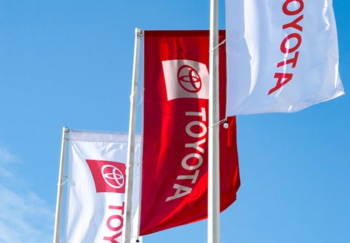 丰田对推出电动汽车采取谨慎态度