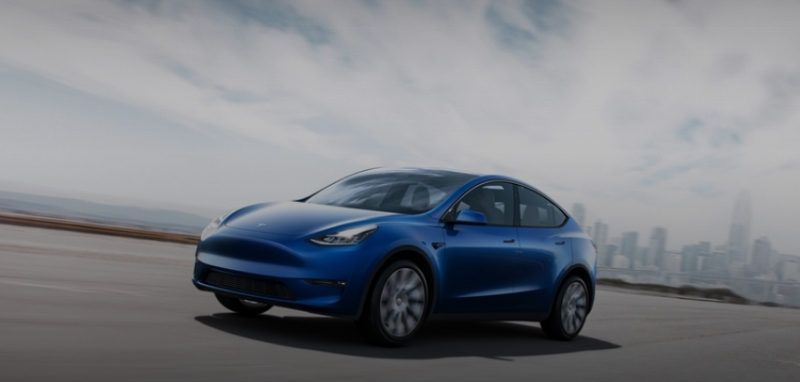 特斯拉MODELY标准范围：244英里￥43，190基础提供7座