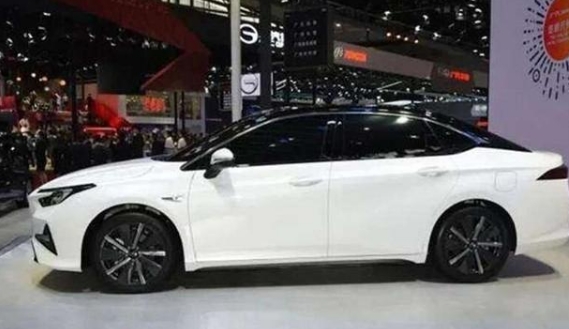 广汽本田纯电动轿车EA6明日上市峰值扭矩为300牛·米