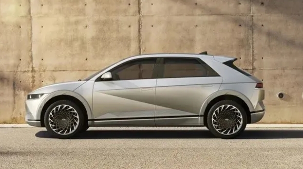 现代全新电动车IONIQ5亮相，能不能翻身就靠它了！