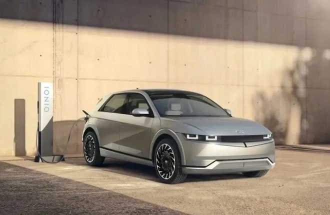 现代全新电动车IONIQ5亮相，能不能翻身就靠它了！