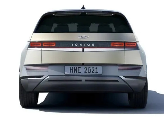 现代全新电动车IONIQ5亮相，能不能翻身就靠它了！
