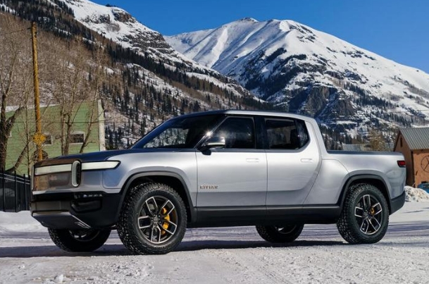 抢走特斯拉高管，电动汽车公司Rivian推出专属充电网络