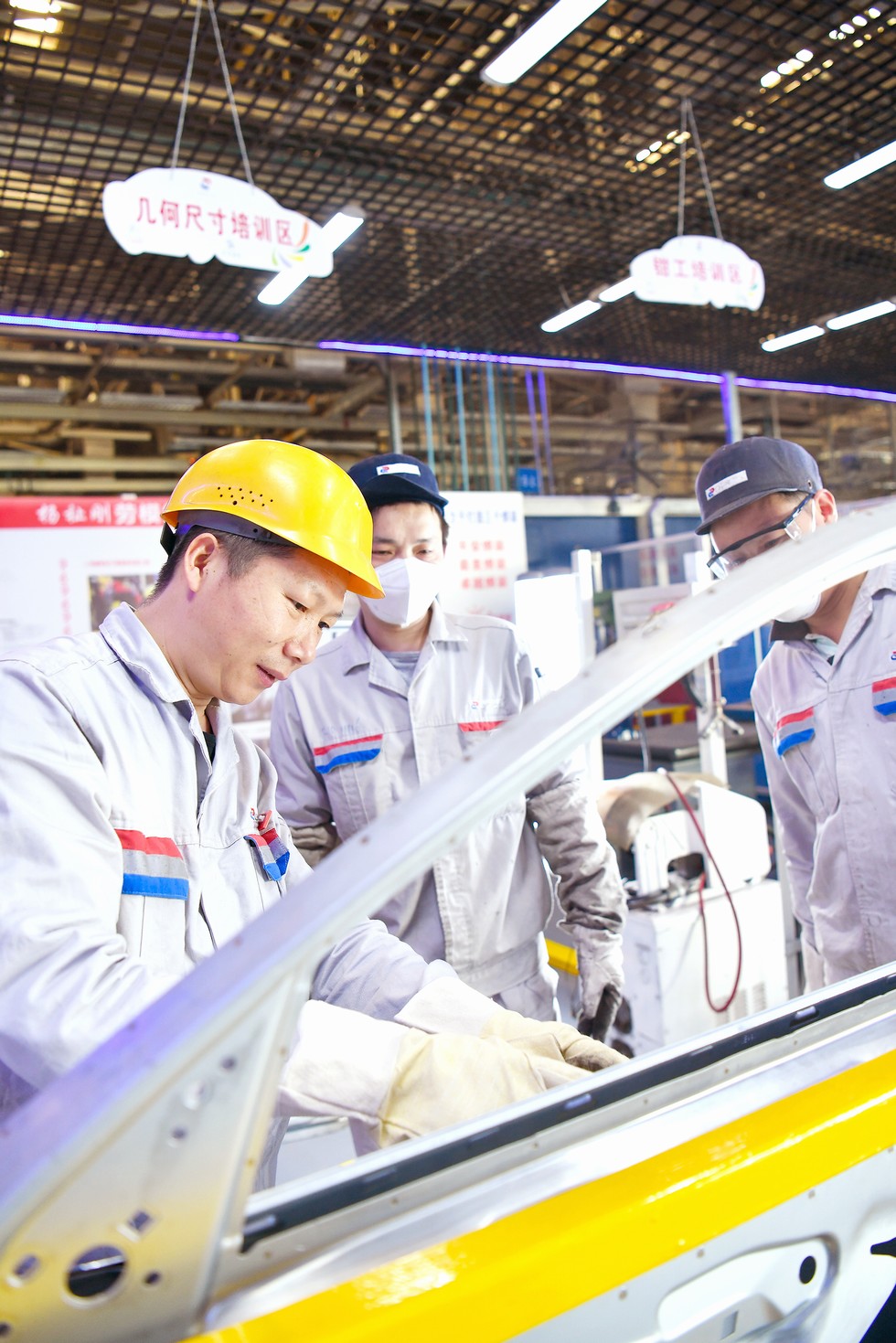 ​​【东风工匠】“钣金妙手”杨祉刚