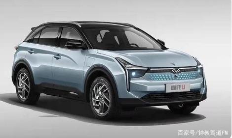 新能源车这个月卖疯了，传统车企转型太慢了