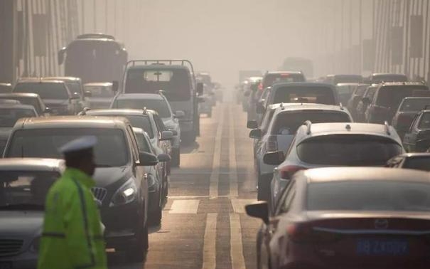 国内“禁售燃油车”时间已定，国六车主慌了：刚刚买的新车！