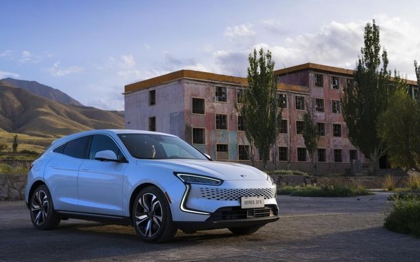 “千公里续航”新能源新星赛力斯，携手上海车展揭秘神秘车型