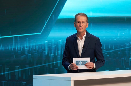 看好电动车盈利前景传统车企加速转型向未来