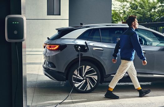 看好电动车盈利前景传统车企加速转型向未来