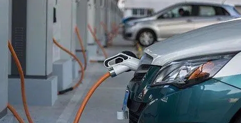 又一“新能源巨头”崛起，“逆袭”特斯拉成“销量王”，不足3万