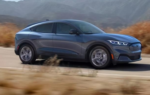 对于新能源汽车未来发展，政府和科研学术高层是存在着较大的争议