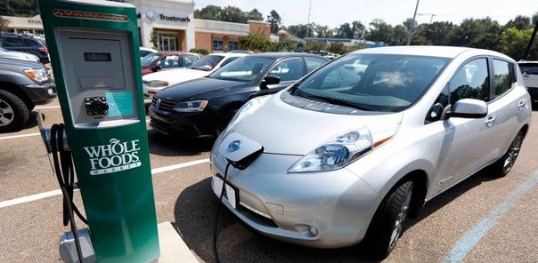 英国有50万辆汽车是电动或混合动力汽车，2030年将禁销内燃机汽车