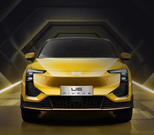 爱驰汽车U6当潮不让，电动汽车品牌亲近“心年轻”用户