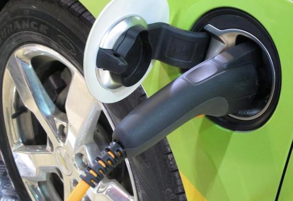 美国汽车工人联合会呼吁让电动汽车制造业回流