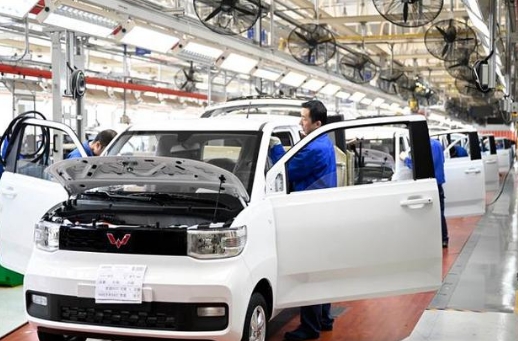 政策、市场双轮驱动中国新能源汽车产销量连续6年全球第一