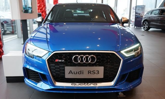 V6的法拉利也来了，大排量买少见少，电动车称霸还会远？