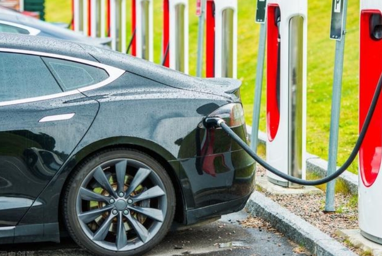 开惯了电动车就再也不想开燃油车？电动车这几个特点，你清楚吗