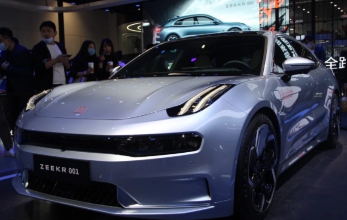 还看电动汽车？丰田插混SUV零百加速不到6秒，百公里油费才8块钱